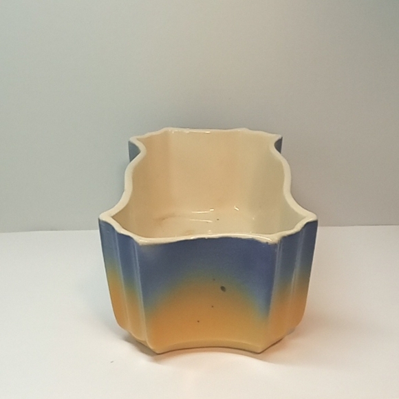 Vintage blue & yellow Shawnee pottery marked USA 181 planter, with floral design - Picture 6 of 10